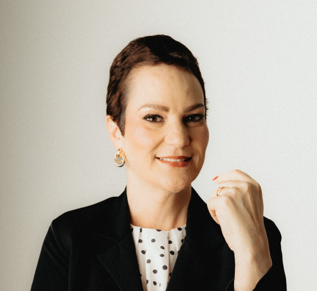 Foto de Regina Mathiazzi, fundadora e head em gestão de riscos psicossociais